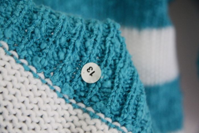 Vintage 80's neuf - Pull turquoise / blanc à bouclettes - photo numéro 3