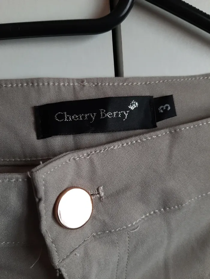Pantacourt beige Cherry Berry t3 - photo numéro 3