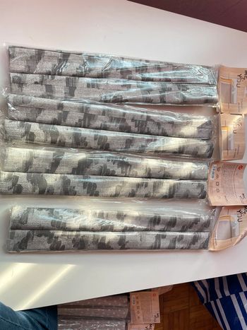 4 paquets de 2 chemins de table neuf 130x40cm