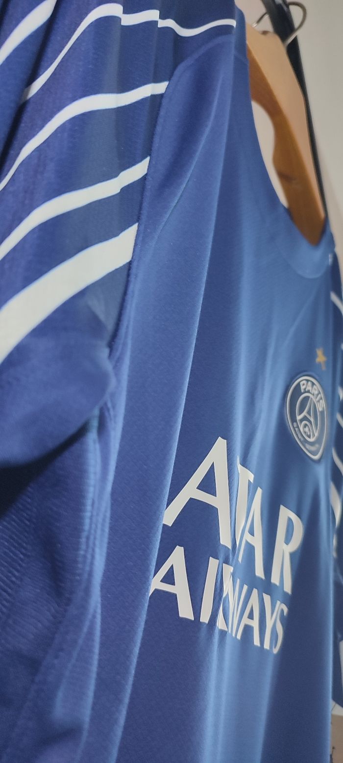 Maillot collector du "PSG CHAMPION OF EUROPE 25 ICI C'EST PARIS" - photo numéro 5