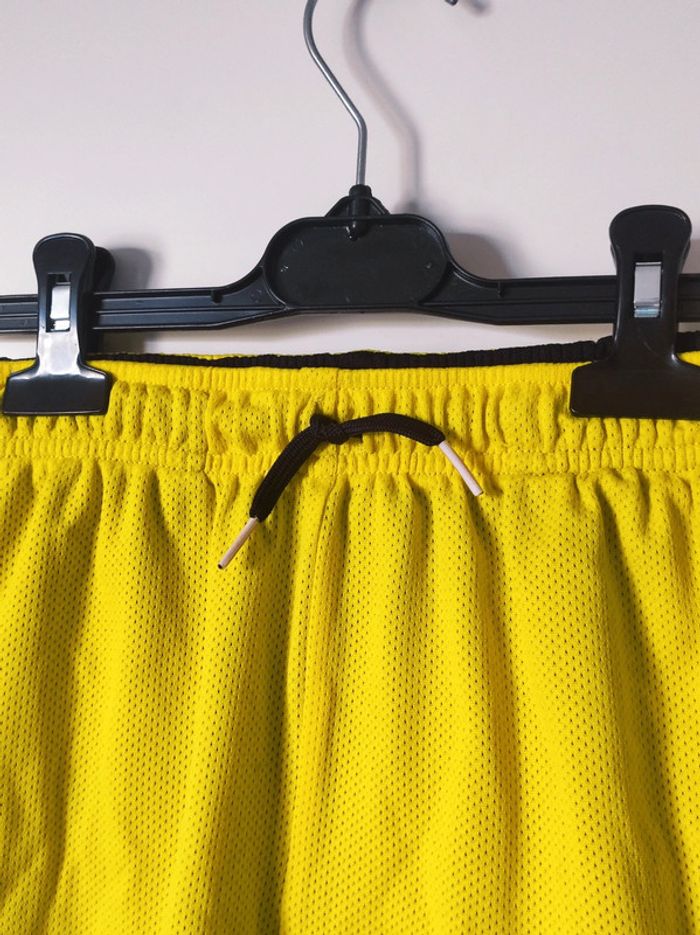 Short sport jaune / Kipsta - 12 ans - photo numéro 4