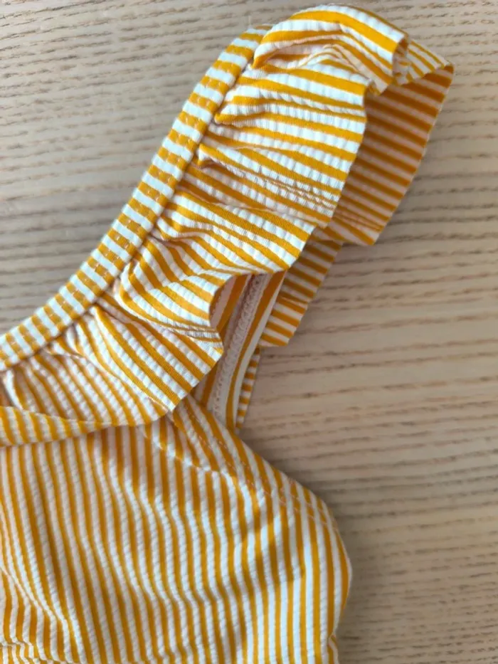 🌞 Maillot de bain 2 pièces rayé jaune – 8/9 ans - photo numéro 2