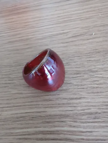 Bague rouge et dorée