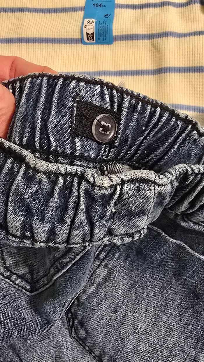 (Neufs non portés) 🏷🤩🥰💙 superbe ensemble teeshirt mc ,jeans cargo 4ans Garçon 💙🥰🤩 - photo numéro 7