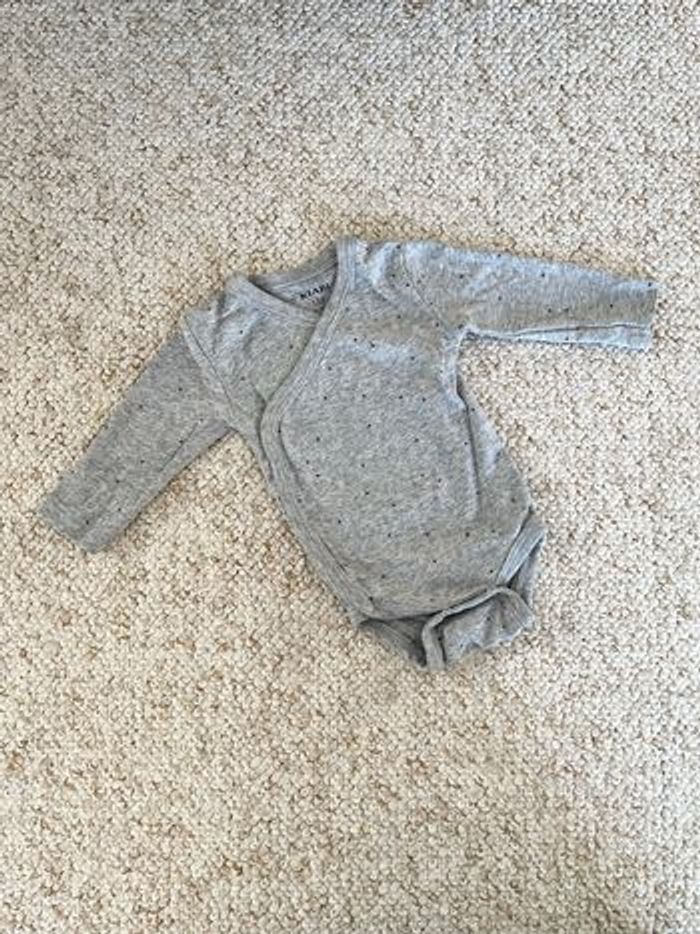 Lot bodies Kiabi 1 mois - photo numéro 8