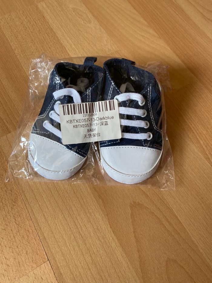 Chaussures / chaussons bébé Taille 13