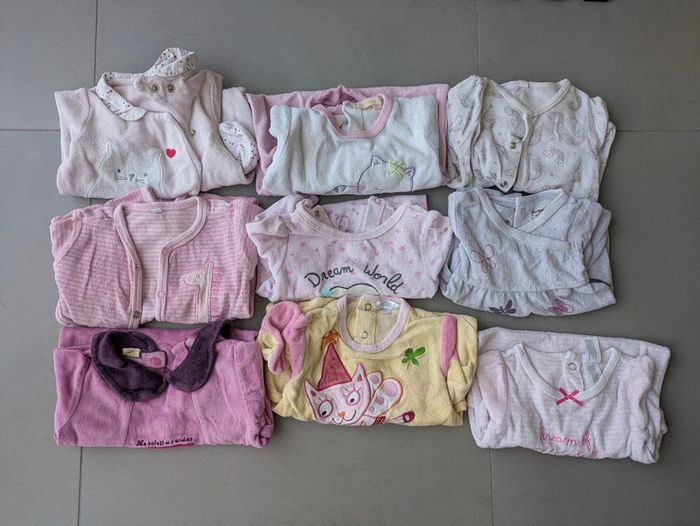 Lot 9 pyjamas velours 1 mois