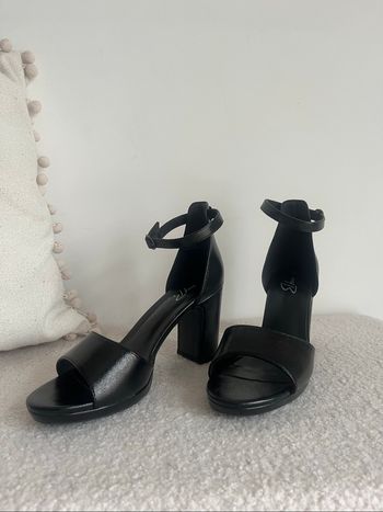 Talons noir brillant