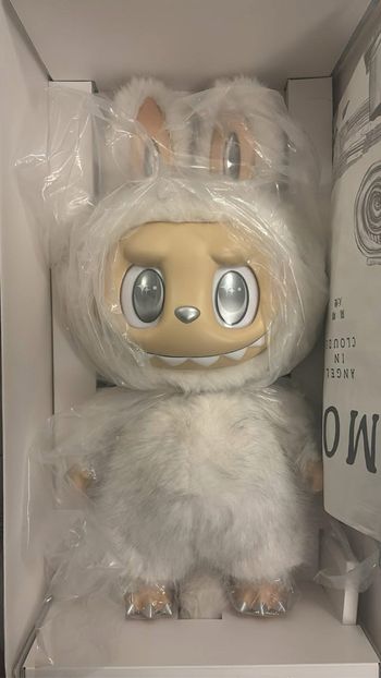 Zimomo angel in cloud