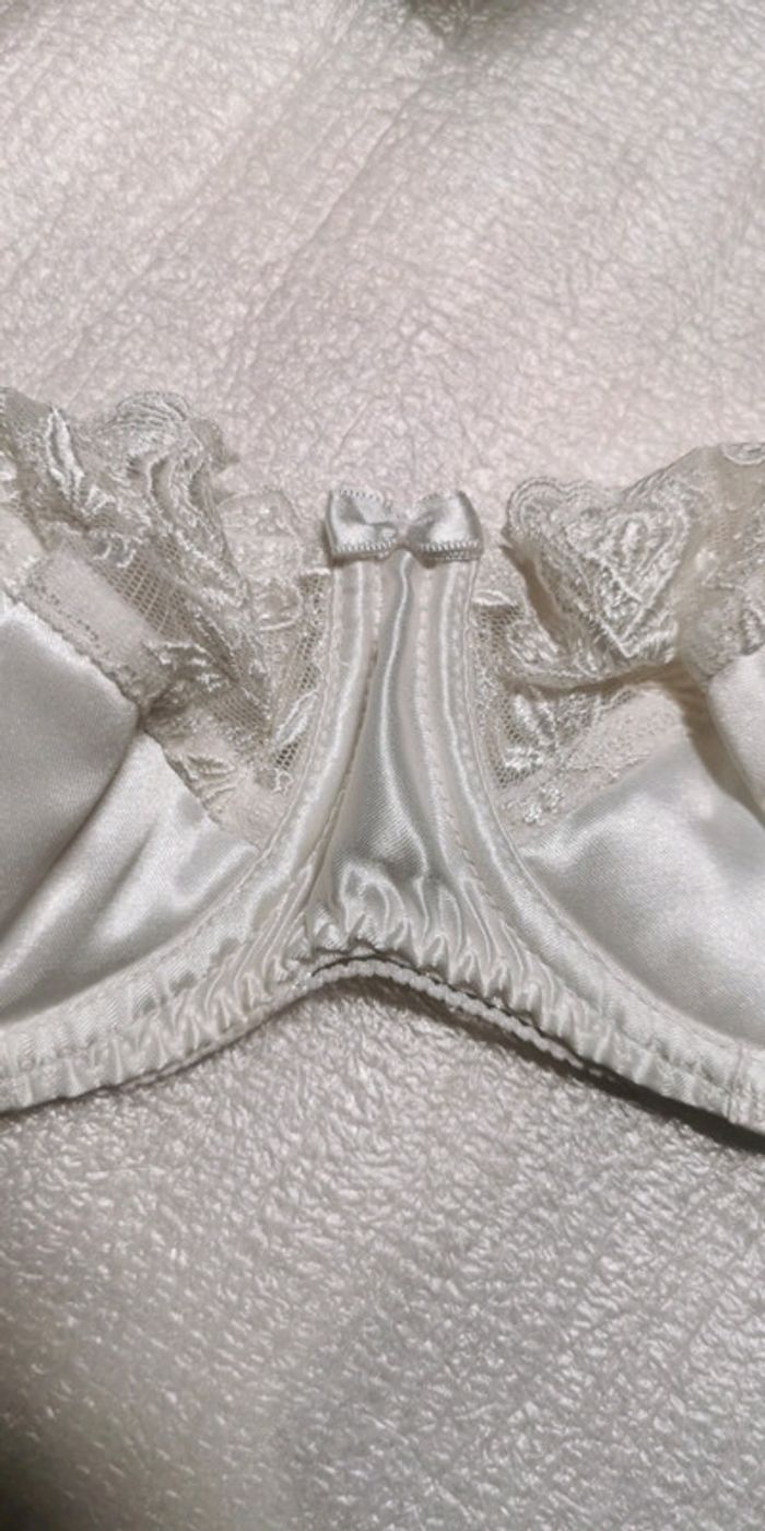 Soutien gorge neuf - photo numéro 3