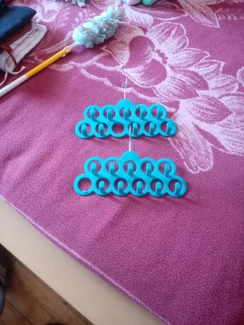 Lot cintres à accessoires