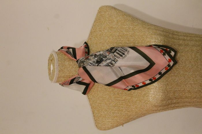 Foulard carré – Thème Paris – Rose - NEUF - photo numéro 3