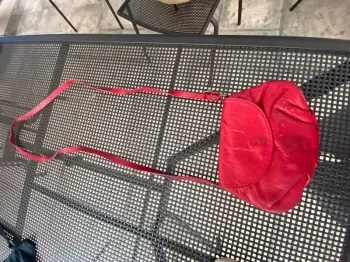 Petit sac en cuir rouge vif