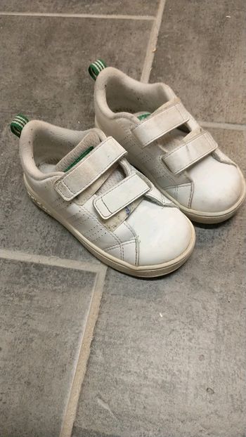 Paire de baskets adidas taille 25