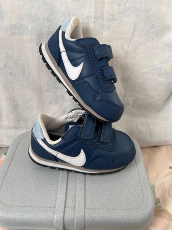 Paire de baskets Nike, taille 23,5