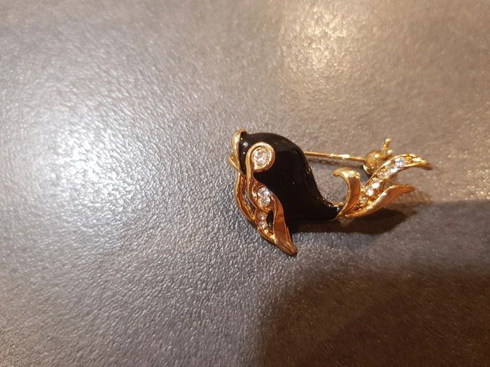 Broche dauphin bleu Marine et diamants blancs