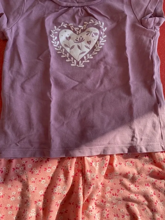 Lot 4 ans: 1 sweat, 1 pantalon fin et un tee shirt - photo numéro 4