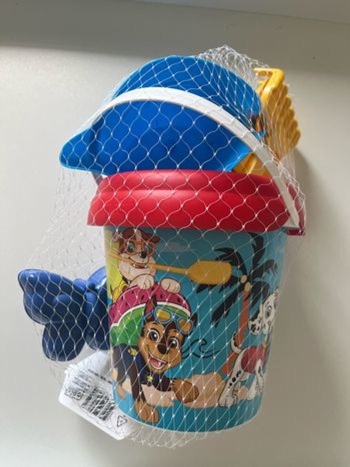 Set de plage pat patrouille smoby neuf ( seau rateau pelle ..)