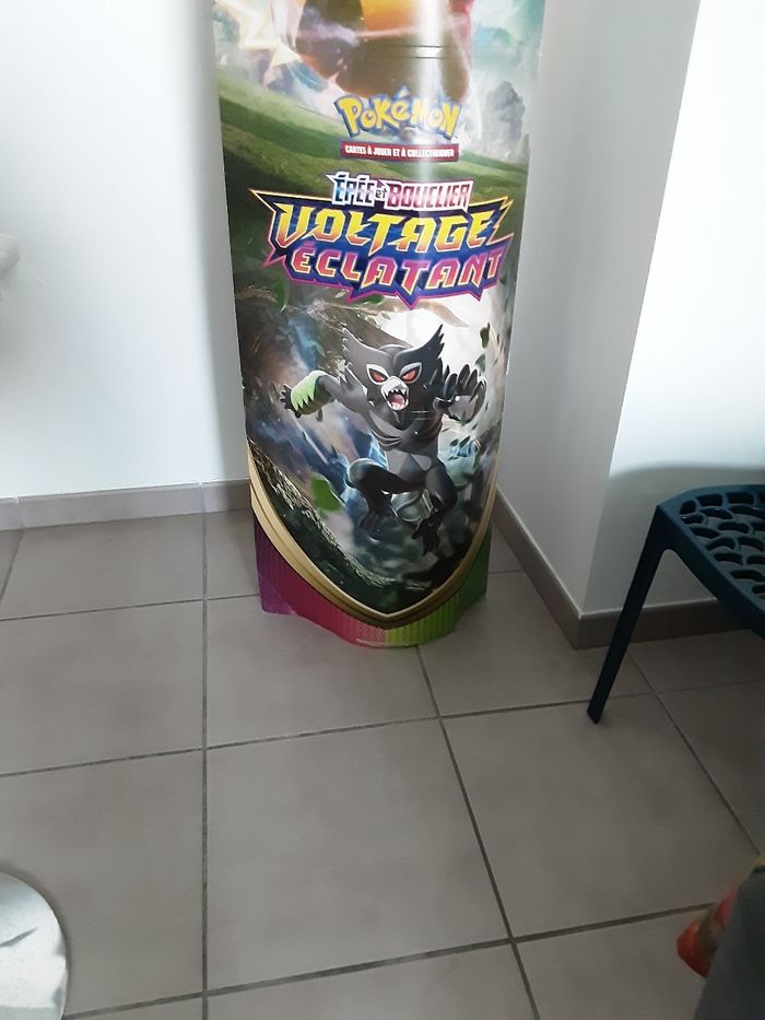Panneau pliable  en carton publicitaire marque pokemon recto verso de 1m 50 de hauteur sur 60 cm de largueur - photo numéro 3
