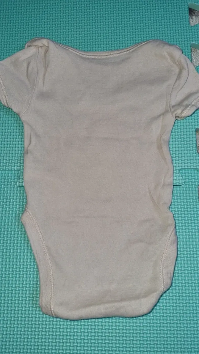 Body manche courte 0/3 mois en bon état - photo numéro 5