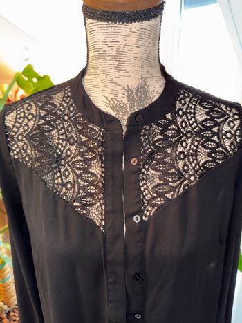 Deux chemises dentelle