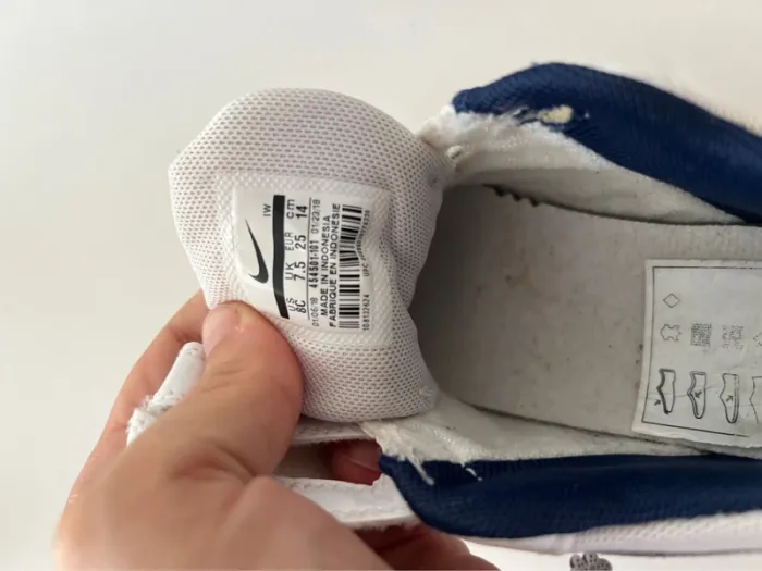 Baskets blanches Nike taille 25 - photo numéro 6