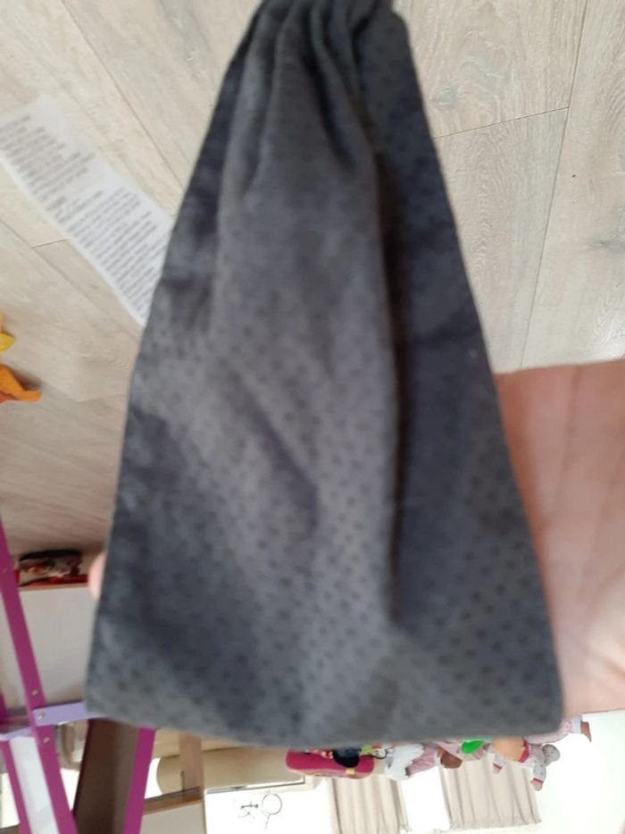 Bandeau neuf, gris foncé à petis points. Kiabi, taille 3/6mois - photo numéro 3