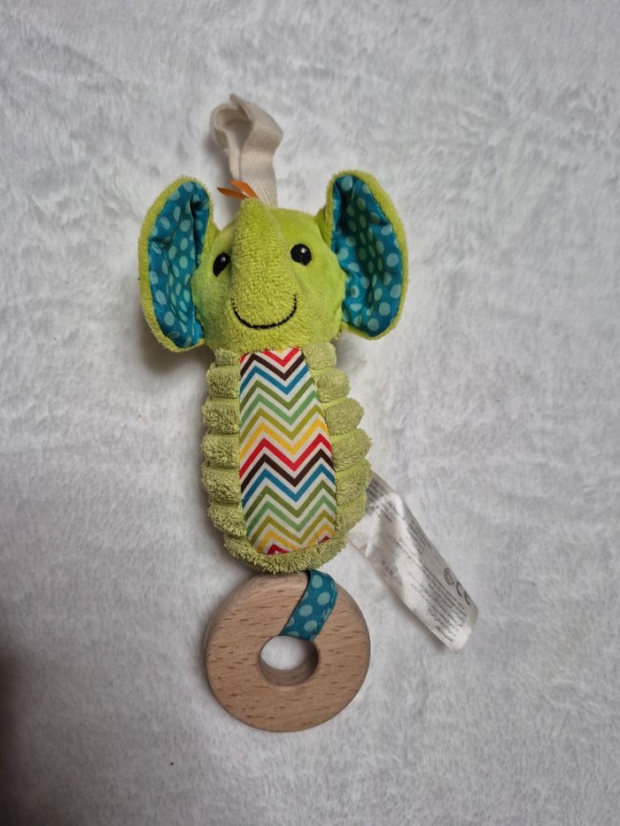 Hochet bébé avec grelot