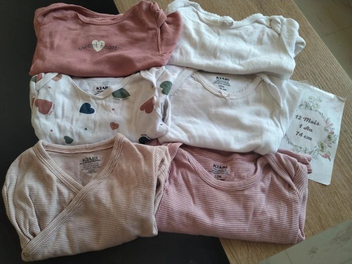 Lot de 6 bodies ml ( 12 mois )