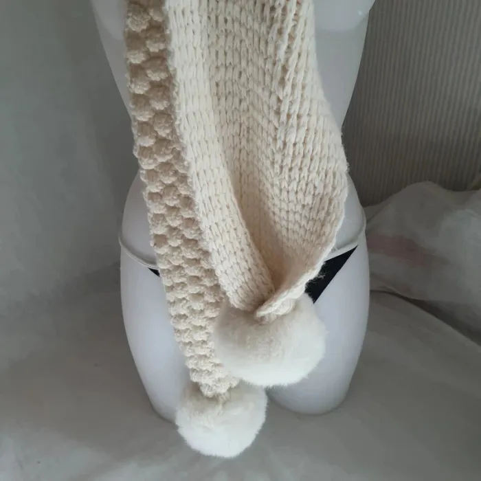 Très belle écharpe pompon "Superdry" - photo numéro 2