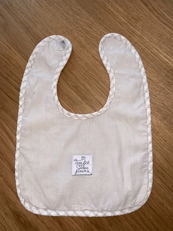 Bavoir bébé DPAM du pareil au même  Gris blanc   Rayures verticales + étiquette déco