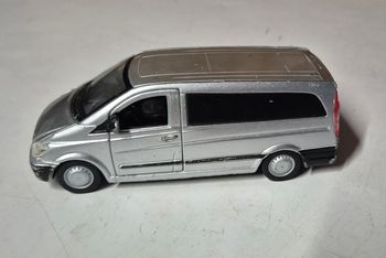 Bburago voiture miniatures mercedes benz vito argent 1/32
