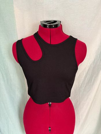 Crop top sexy asymétrique noir