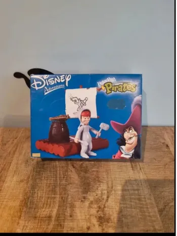 Figurine radeau garçon perdu peter pan famosa