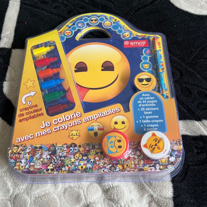 Activité crayon plus stickers cahier