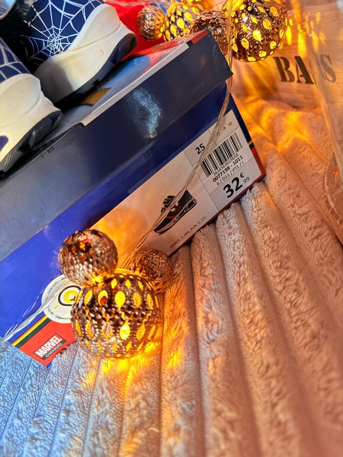 Basket Spiderman lumineuse  figurine - photo numéro 10