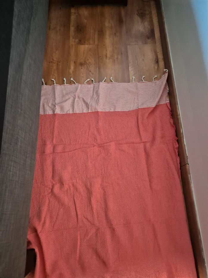 Fouta neuve juste lavée Demain nous appartient - photo numéro 3