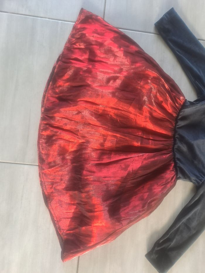 Très belle robe velours satiné Taille 6 ans - photo numéro 3