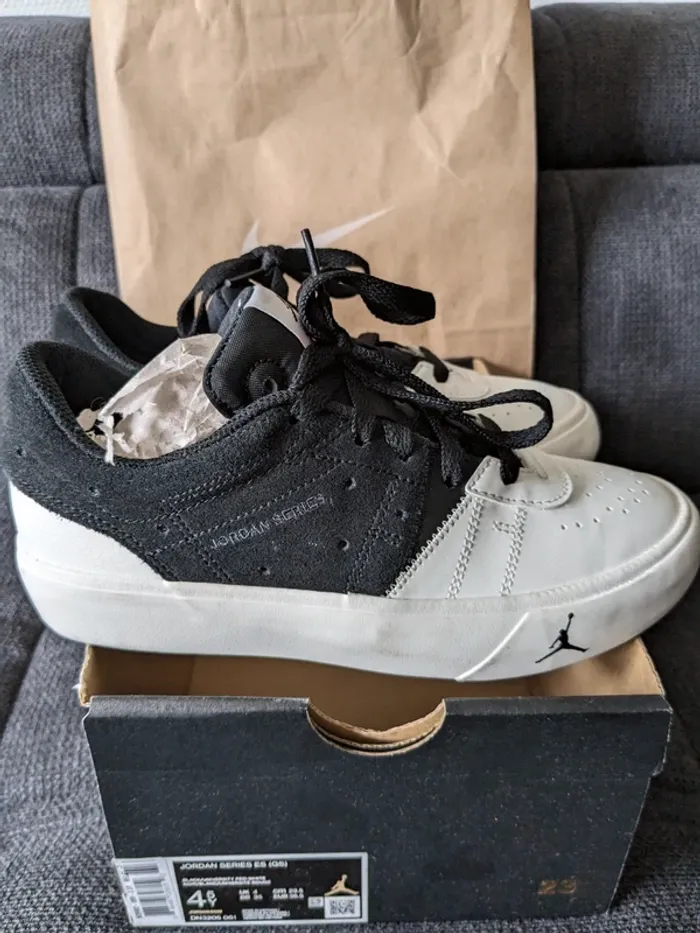 Baskets Nike jordan séries es Pointure 36,5 - photo numéro 2