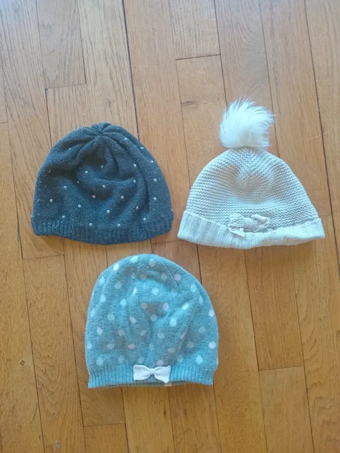 Lot 3 bonnets hiver fille laine et coton 6-9 mois Okaïdi et autres marques