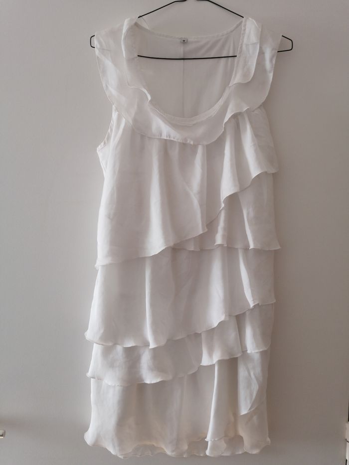 Robe blanche à volent