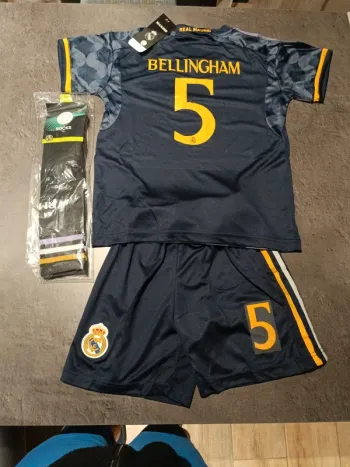 Tenue foot Real Madrid Jude Bellingham bleu. T.22