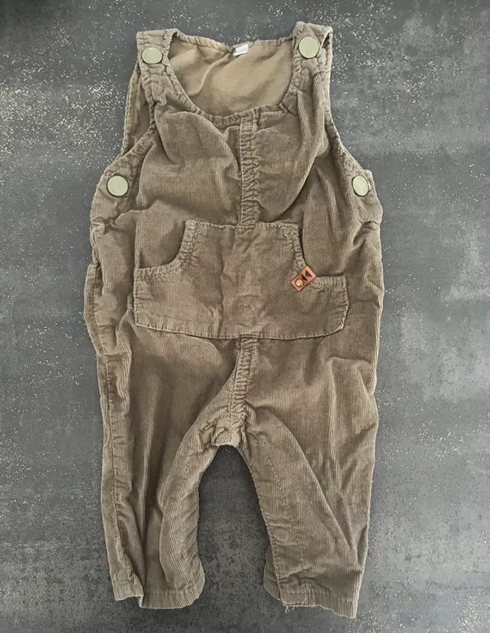 Salopette en velours kaki taille 1mois marque Zeeman
