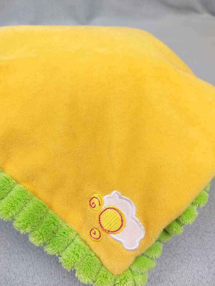 Doudou peluche Mickey bleu 30 cm couverture jaune vert nuage Disney - photo numéro 8