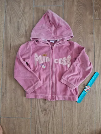 Sweat zippé princesses Disney 6 ans très bon état
