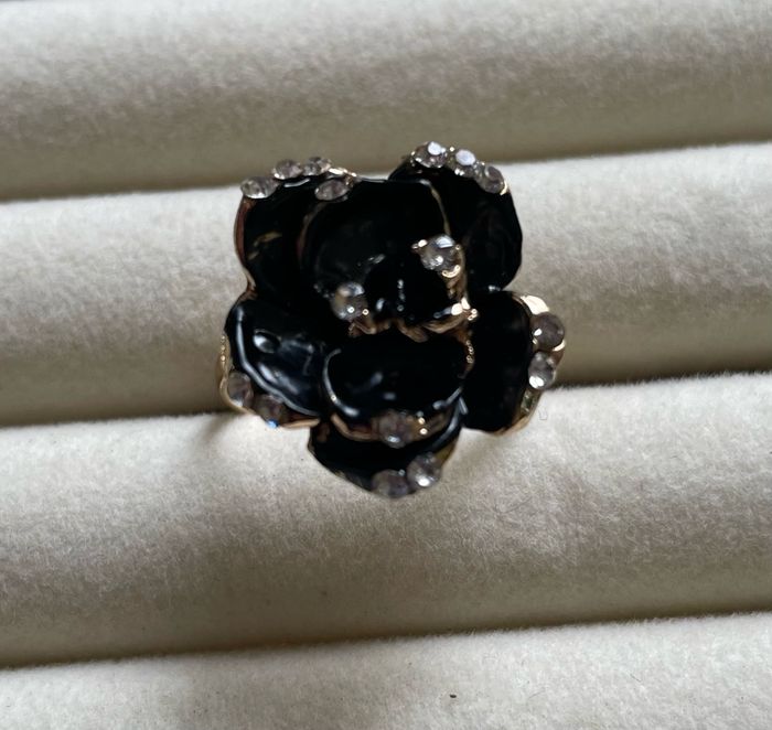 Bague fleur noire
