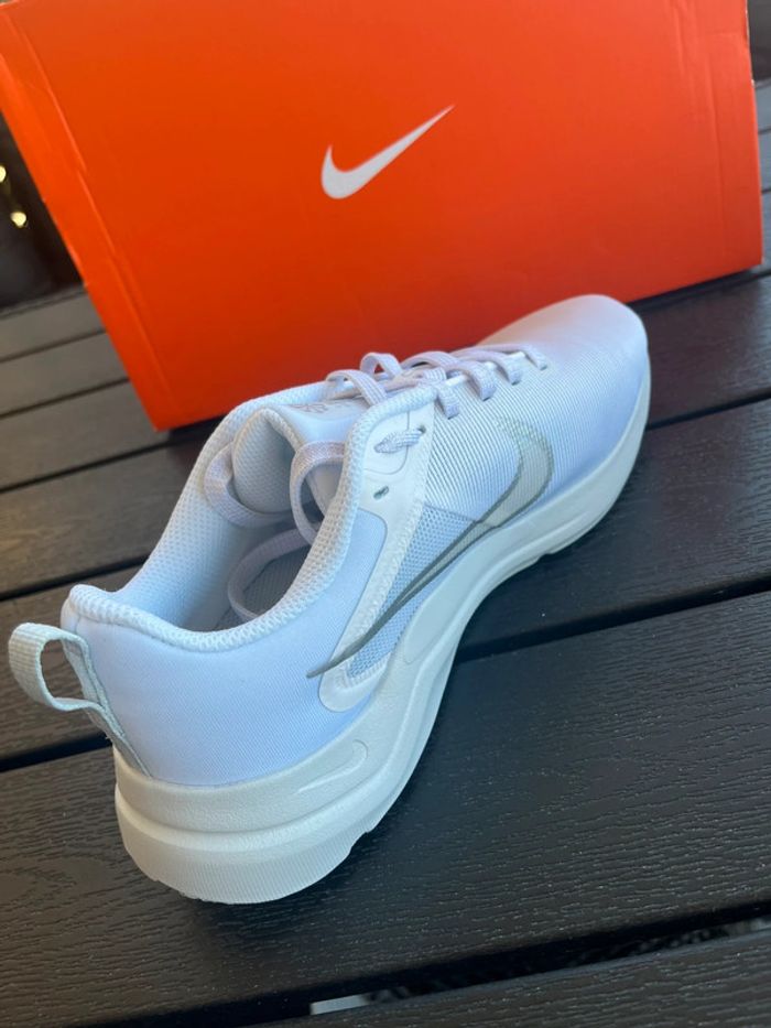 Baskets , Nike , Femmes , Blanches , Taille 39 , Neuves - photo numéro 6