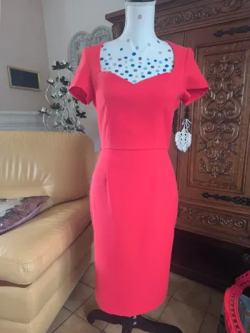 Superbe robe rouge corail