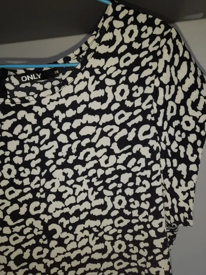 Top only taille 38 - photo numéro 2