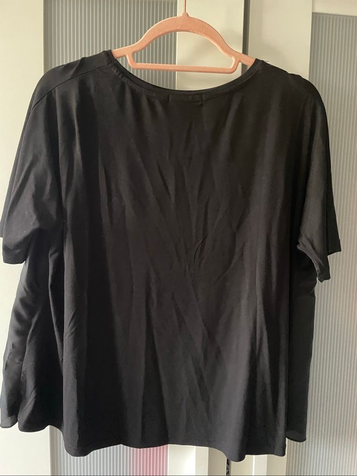 T-shirt noir élégant et fluide Smf woman